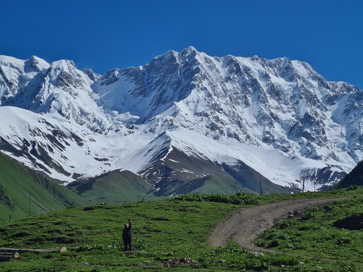 Maxvshi Hotel Ushguli Buitenkant foto