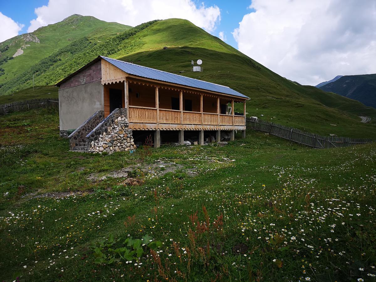 Maxvshi Hotel Ushguli Buitenkant foto