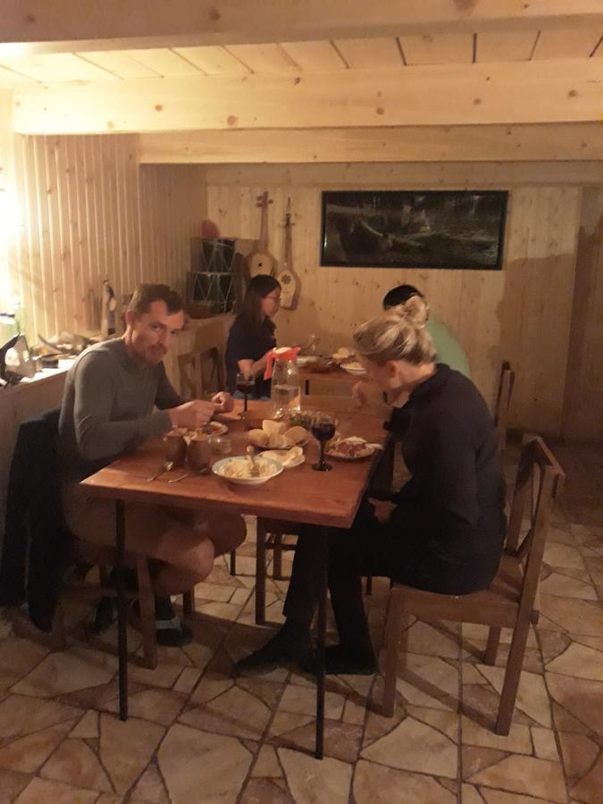 Maxvshi Hotel Ushguli Buitenkant foto