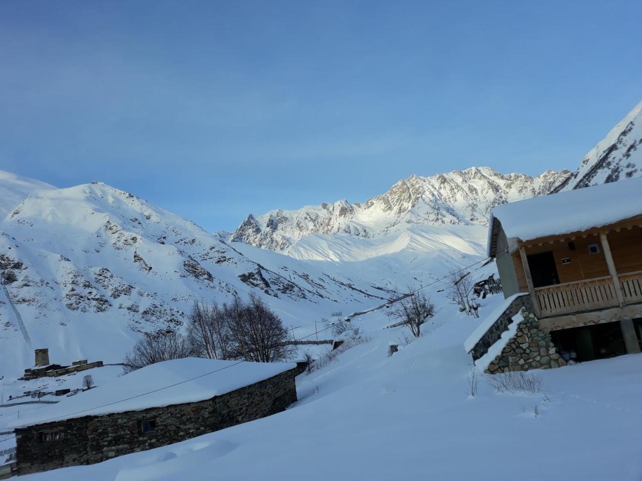 Maxvshi Hotel Ushguli Buitenkant foto