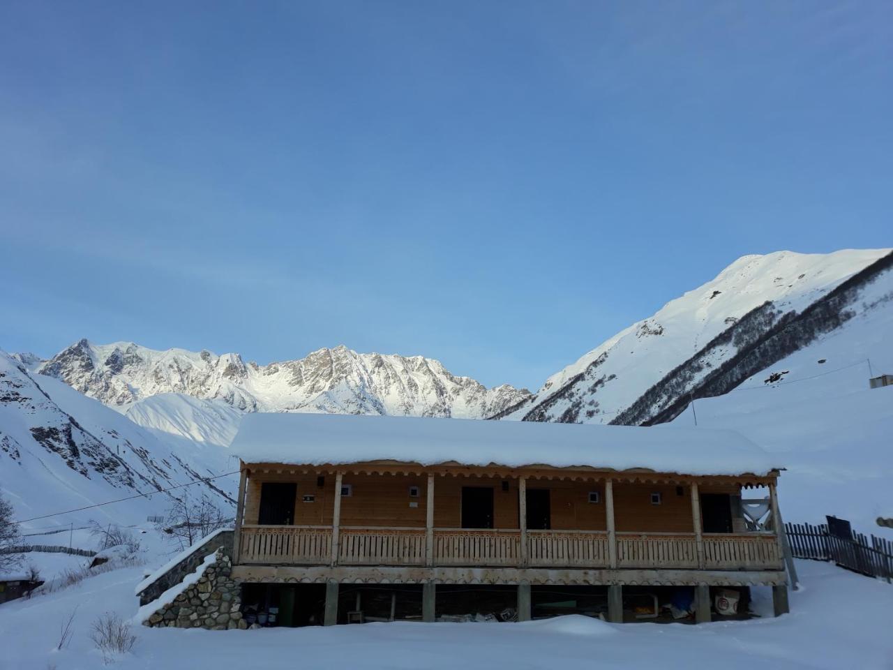 Maxvshi Hotel Ushguli Buitenkant foto