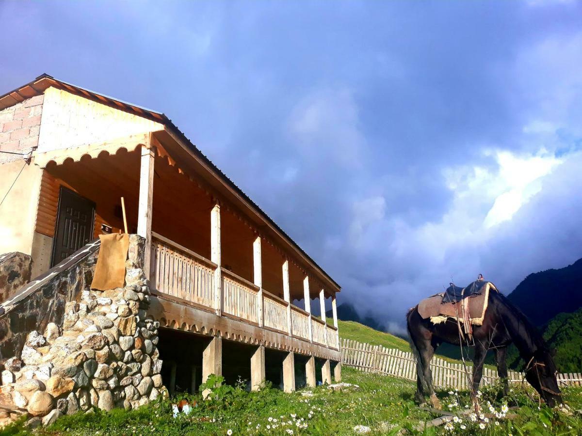 Maxvshi Hotel Ushguli Buitenkant foto